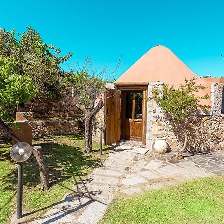 B&B Pettirosso Garden San Teodoro  Buitenkant foto