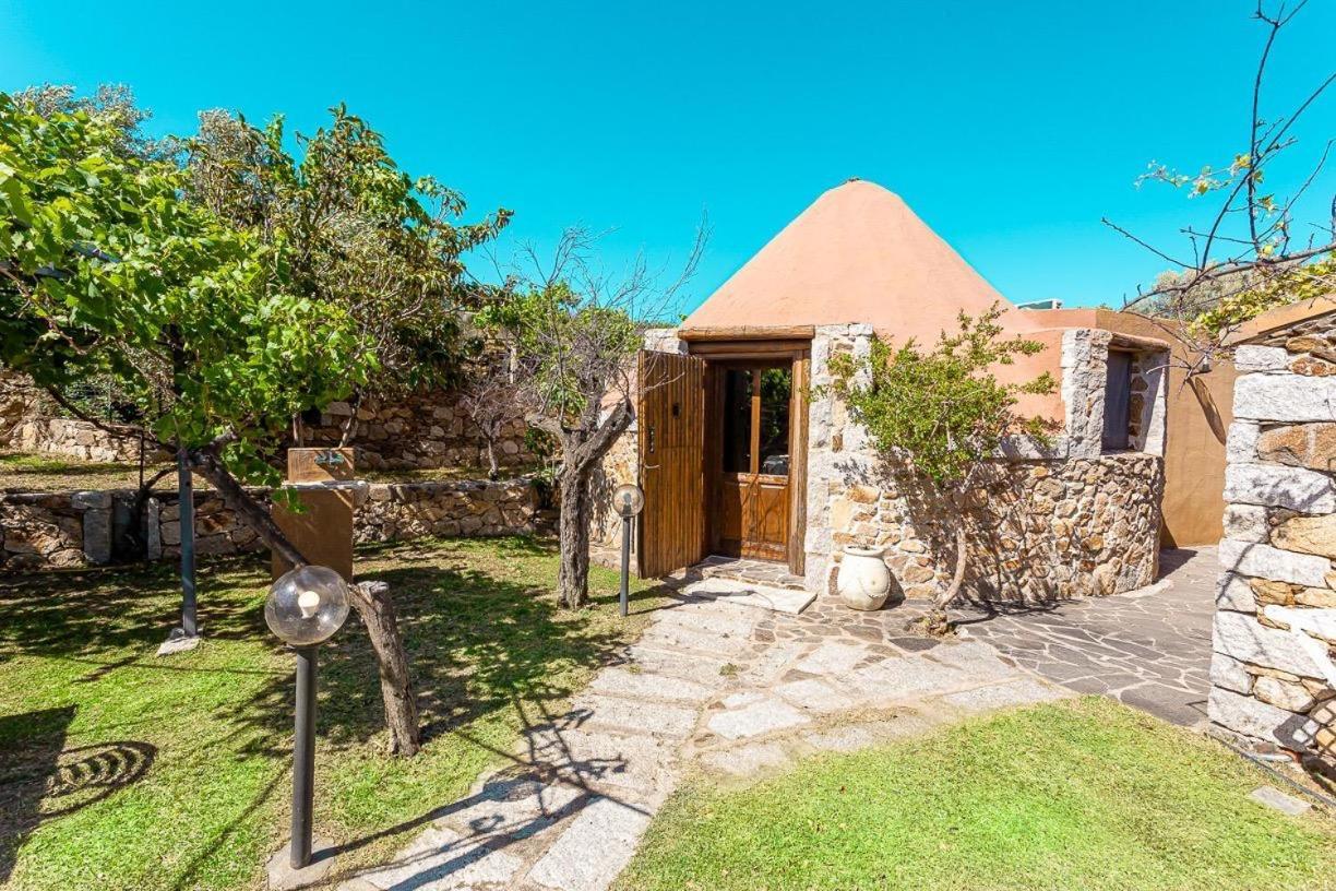 B&B Pettirosso Garden San Teodoro  Buitenkant foto