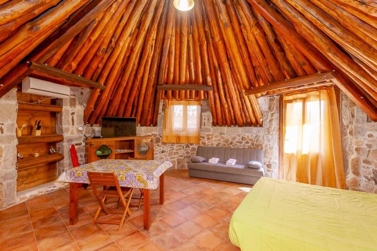 B&B Pettirosso Garden San Teodoro  Buitenkant foto