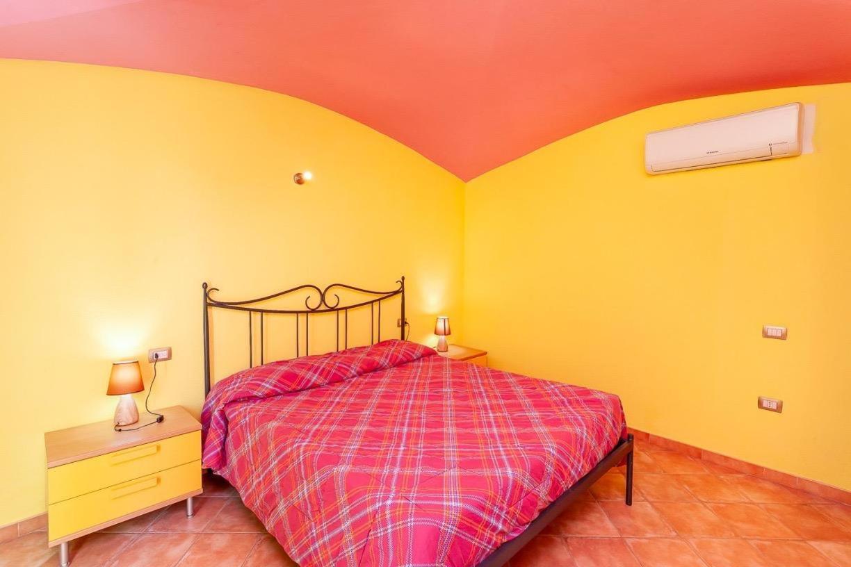 B&B Pettirosso Garden San Teodoro  Buitenkant foto