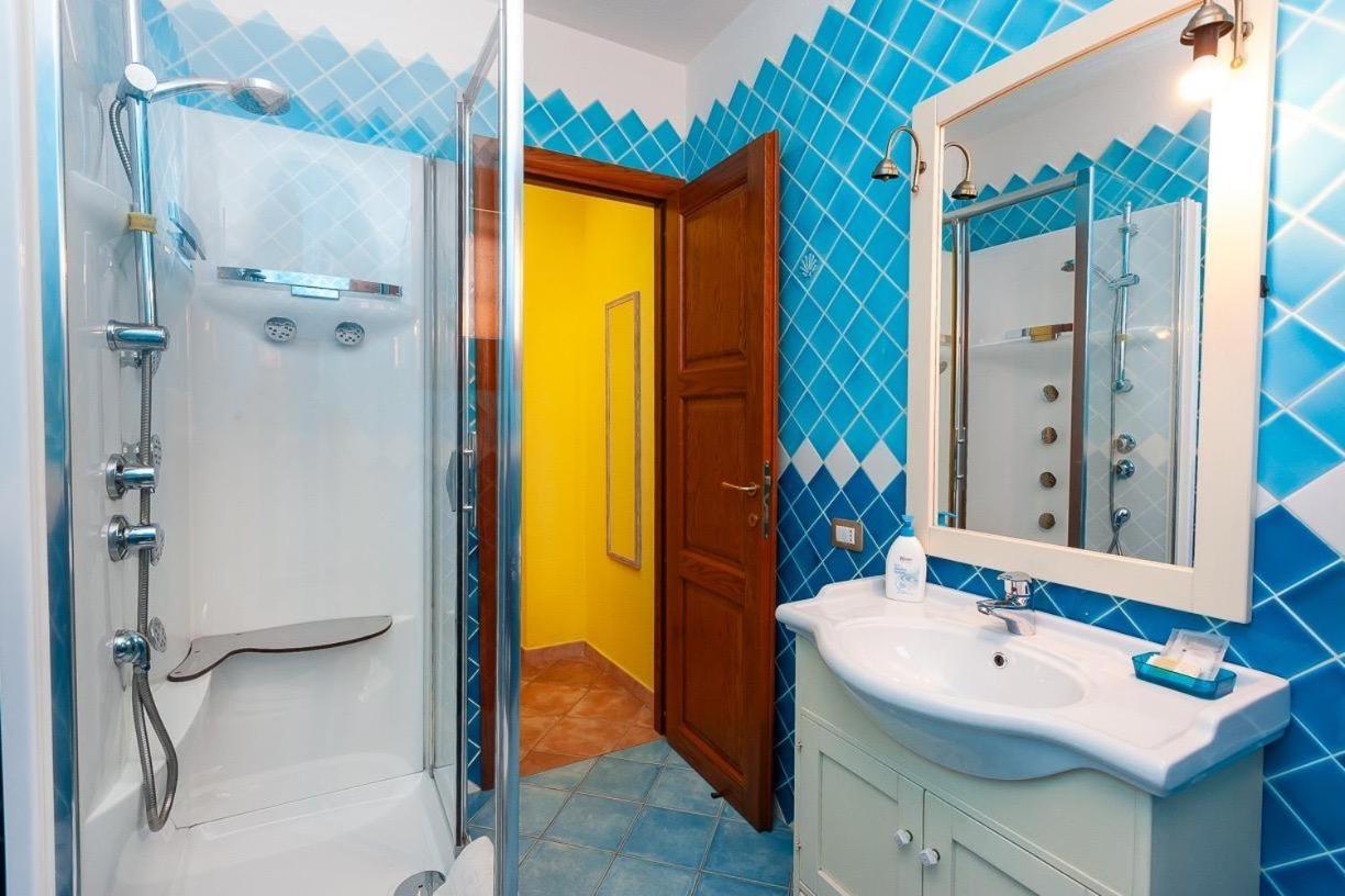B&B Pettirosso Garden San Teodoro  Buitenkant foto