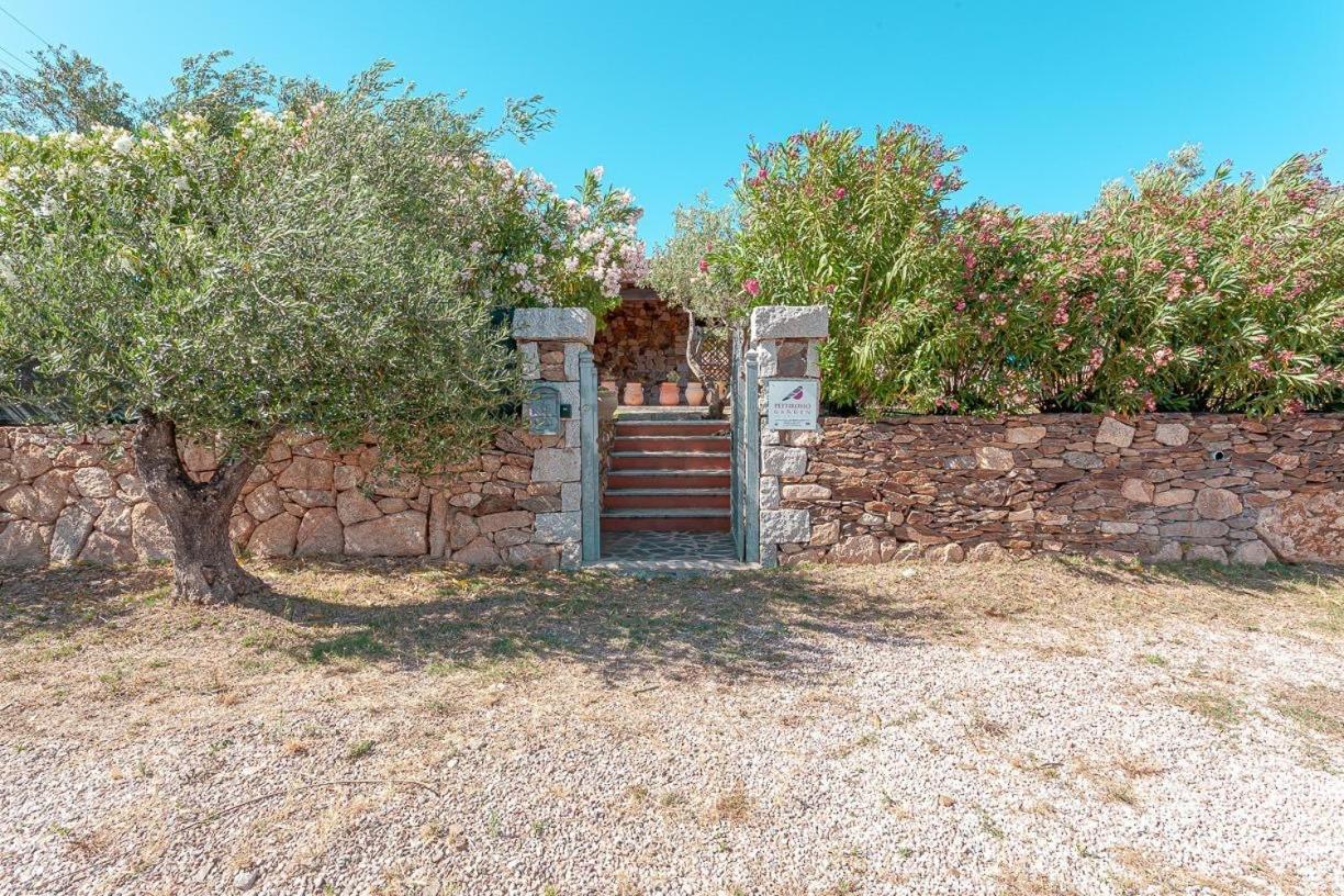 B&B Pettirosso Garden San Teodoro  Buitenkant foto