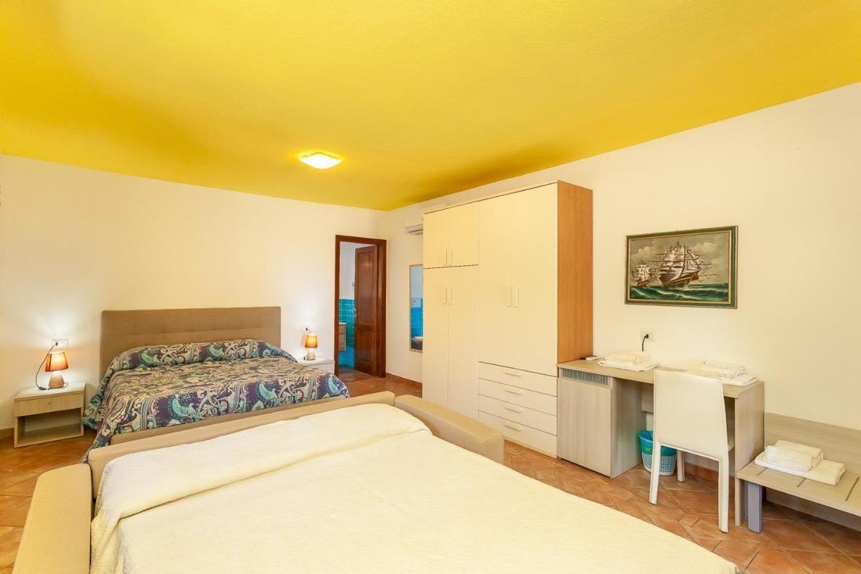B&B Pettirosso Garden San Teodoro  Buitenkant foto