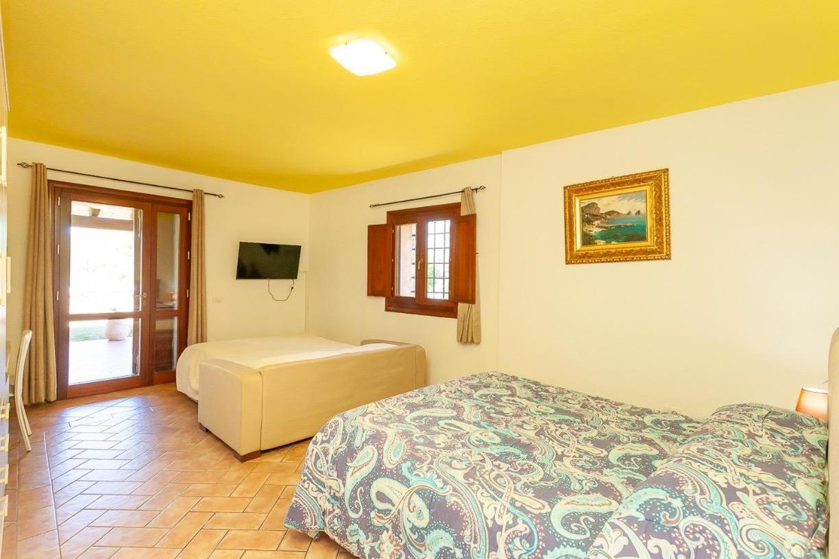 B&B Pettirosso Garden San Teodoro  Buitenkant foto