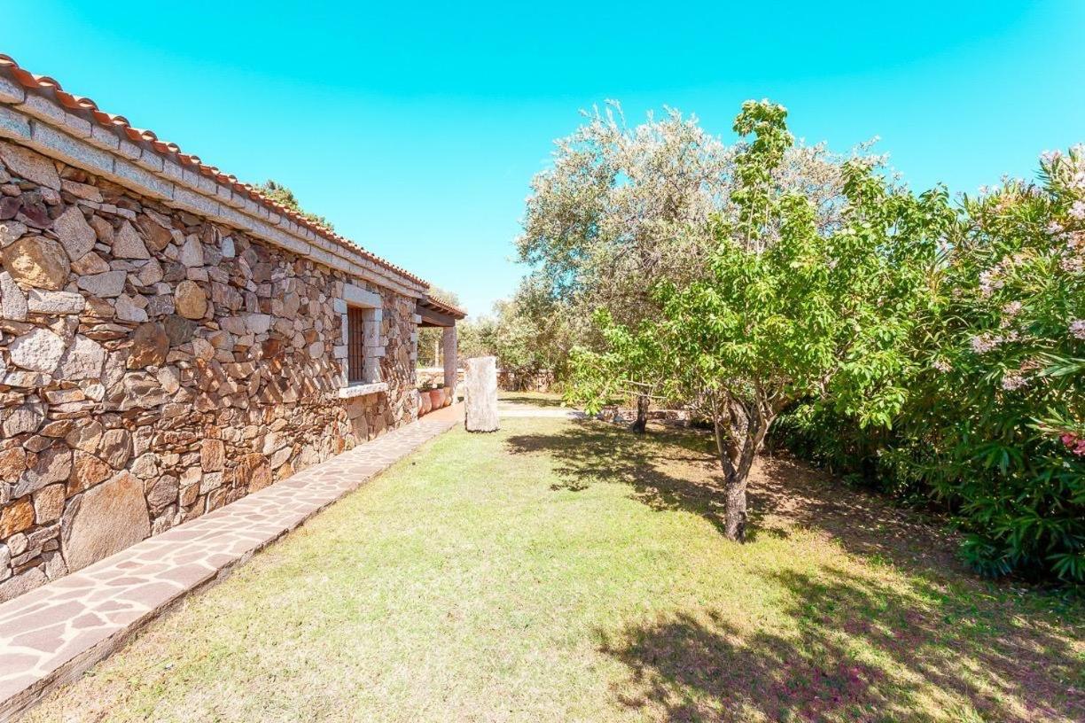 B&B Pettirosso Garden San Teodoro  Buitenkant foto